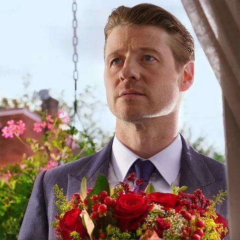 Ben McKenzie - Biography, Age, Net Worth, Career & Family Favourites