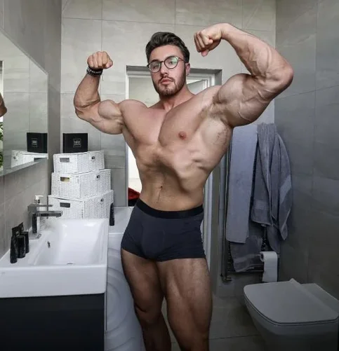 Brandon Hardesty - Biography, Age, Net Worth, Career & Family Favourites