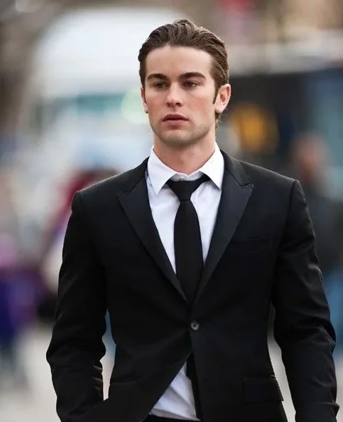 Chace Crawford - Biography, Age, Net Worth, Career & Family Favourites