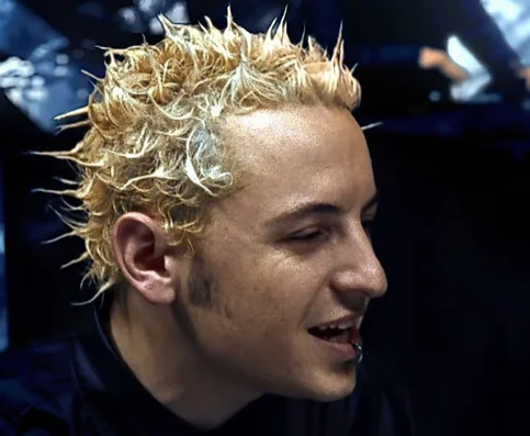 Chester Bennington - Biography, Age, Net Worth, Career & Family Favourites