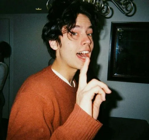 Cole Sprouse - Biography, Age, Net Worth, Career & Family Favourites