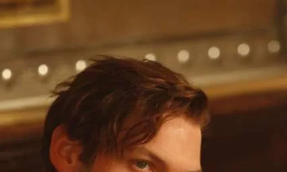 Corey Stoll - Image 1