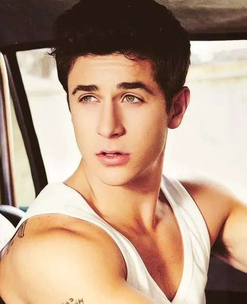 David Henrie - Biography, Age, Net Worth, Career & Family Cost of Becoming