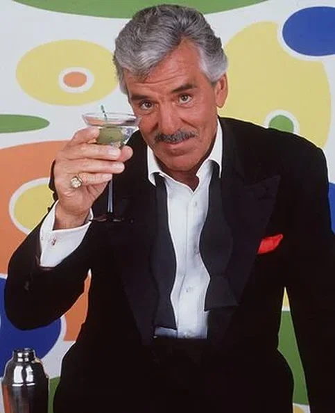 Dennis Farina - Biography, Age, Net Worth, Career & Family Timeline