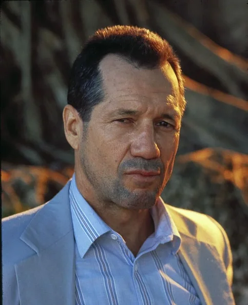 Fred Ward - Biography, Age, Net Worth, Career & Family Cost of Becoming