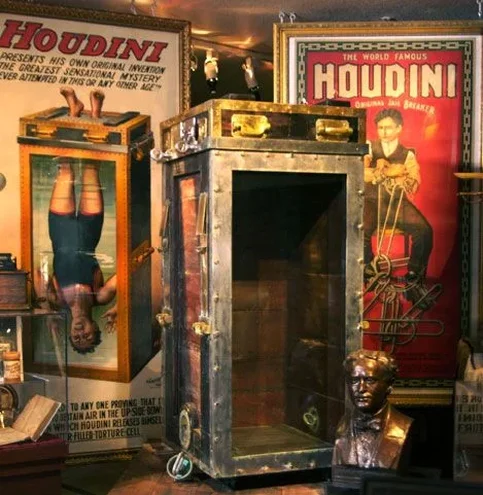 Harry Houdini - Biography, Age, Net Worth, Career & Family Favourites