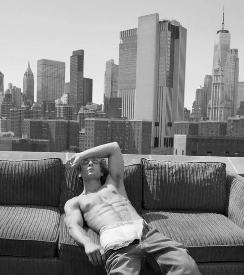 Jeremy Allen White - Biography, Age, Net Worth, Career & Family Favourites