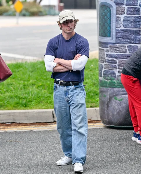 Jeremy Allen White - Biography, Age, Net Worth, Career & Family Emotional Geography