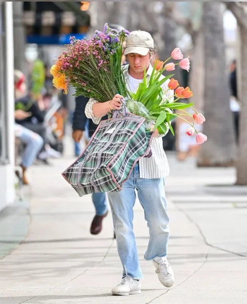Jeremy Allen White - Biography, Age, Net Worth, Career & Family Timeline