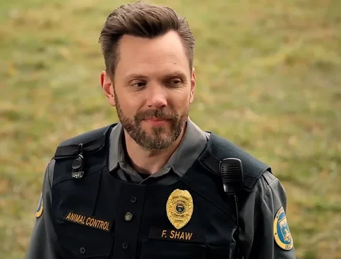 Joel McHale - Biography, Age, Net Worth, Career & Family Favourites