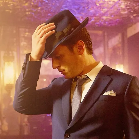 Jonathan Groff - Biography, Age, Net Worth, Career & Family Cost of Becoming