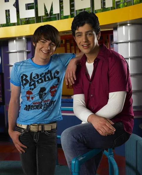 Josh Peck - Biography, Age, Net Worth, Career & Family Favourites