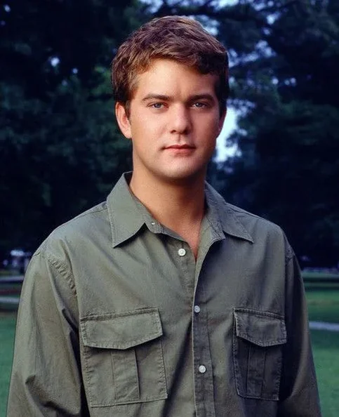 Joshua Jackson - Biography, Age, Net Worth, Career & Family Emotional Geography