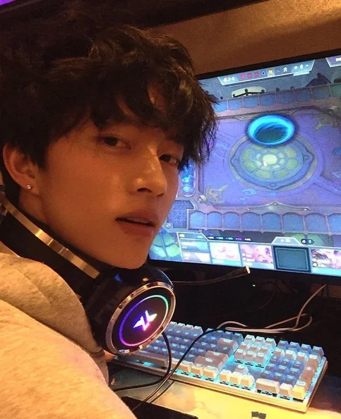 Ke Huy Quan - Biography, Age, Net Worth, Career & Family Favourites