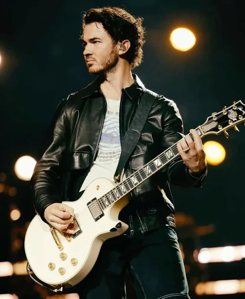 Kevin Jonas - Biography, Age, Net Worth, Career & Family Favourites