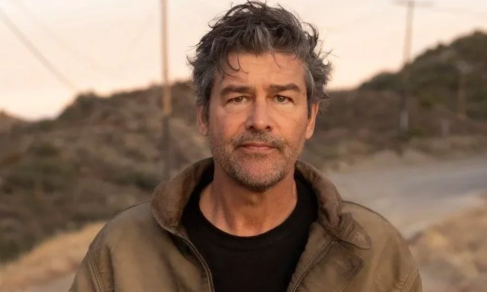 Kyle Chandler - Image 1