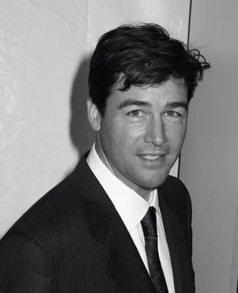Kyle Chandler - Biography, Age, Net Worth, Career & Family Cost of Becoming