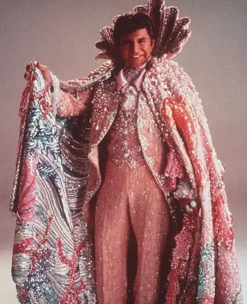 Liberace - Biography, Age, Net Worth, Career & Family Favourites