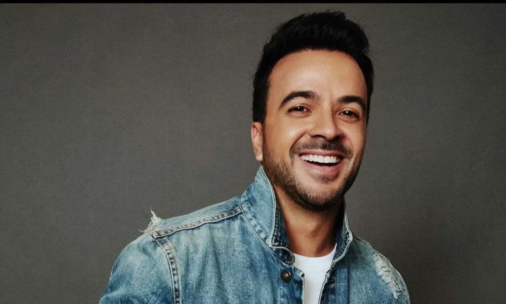 Luis Fonsi - Image 1