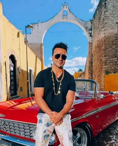 Luis Fonsi - Biography, Age, Net Worth, Career & Family Favourites