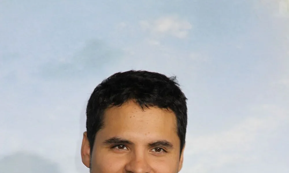 Michael Peña - Image 1