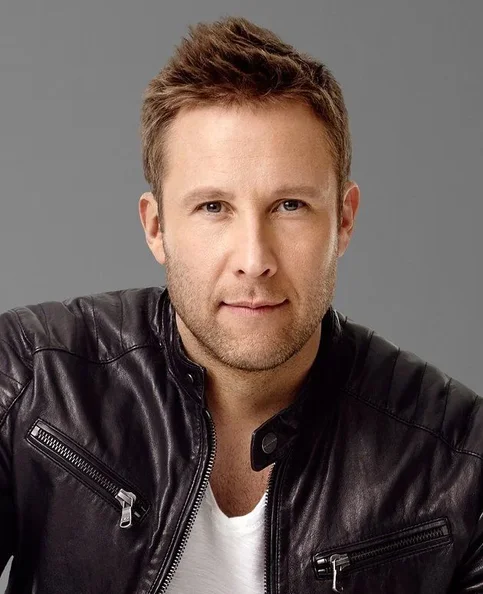 Michael Rosenbaum - Biography, Age, Net Worth, Career & Family Cost of Becoming