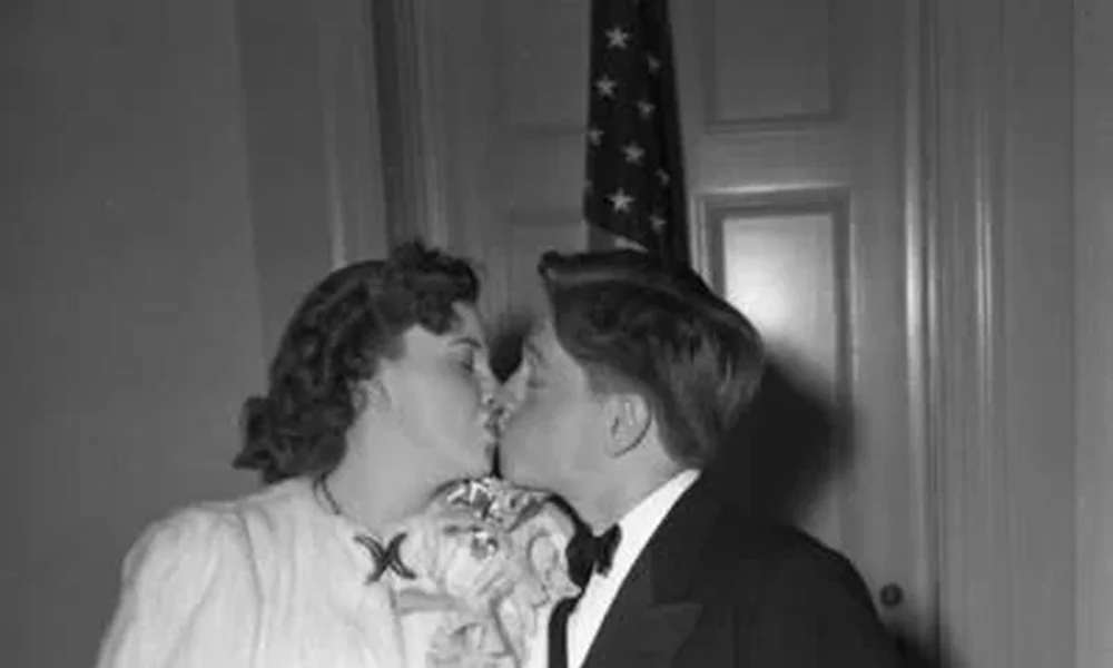 Mickey Rooney - Image 1