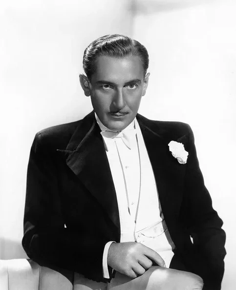 Paul Lukas - Biography, Age, Net Worth, Career & Family Favourites