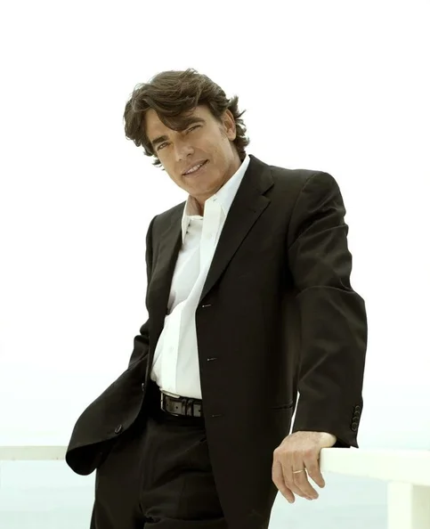 Peter Gallagher - Biography, Age, Net Worth, Career & Family Favourites