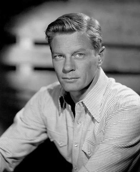 Peter Graves - Biography, Age, Net Worth, Career & Family Favourites