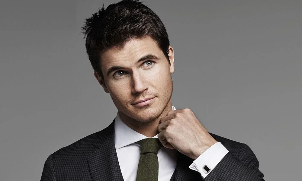 Robbie Amell - Image 1