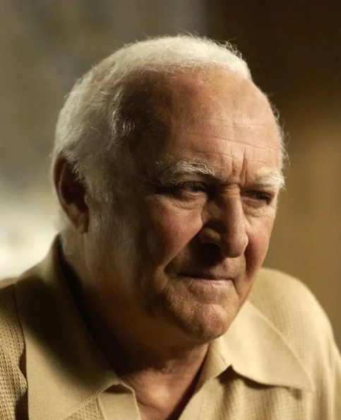 Robert Loggia - Biography, Age, Net Worth, Career & Family Timeline