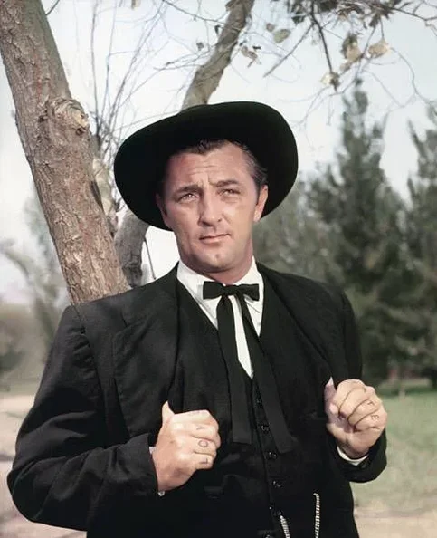 Robert Mitchum - Biography, Age, Net Worth, Career & Family Cost of Becoming
