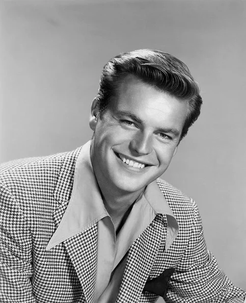 Robert Wagner - Biography, Age, Net Worth, Career & Family Favourites