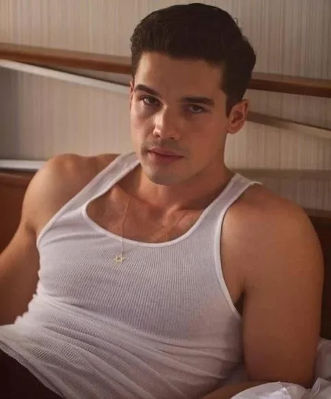 Steven Strait - Biography, Age, Net Worth, Career & Family Cost of Becoming