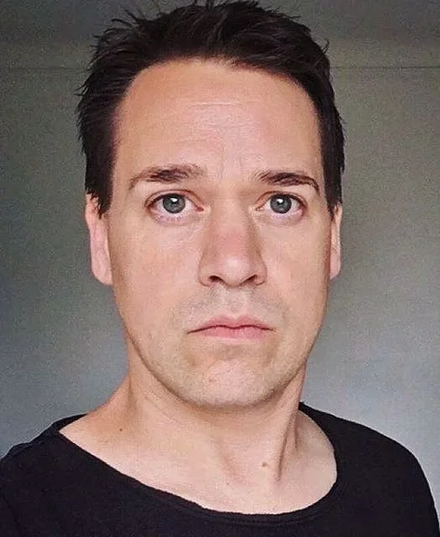 T. R. Knight - Biography, Age, Net Worth, Career & Family Cost of Becoming