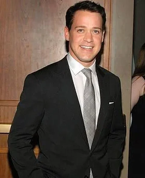 T. R. Knight - Biography, Age, Net Worth, Career & Family Emotional Geography