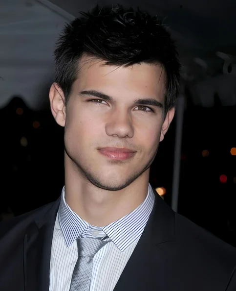 Taylor Lautner - Biography, Age, Net Worth, Career & Family Cost of Becoming