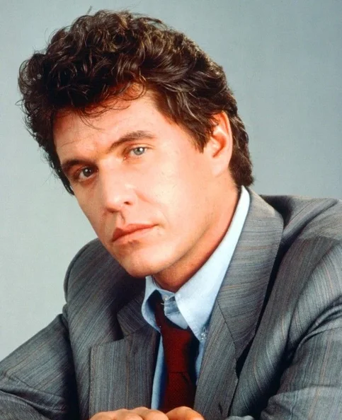 Tom Berenger - Biography, Age, Net Worth, Career & Family Cost of Becoming