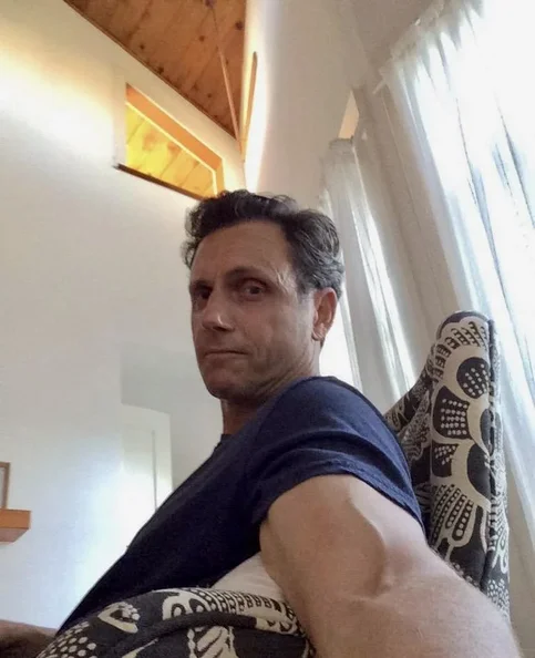 Tony Goldwyn - Biography, Age, Net Worth, Career & Family Emotional Geography