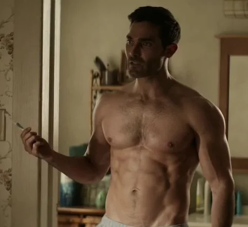 Tyler Hoechlin - Biography, Age, Net Worth, Career & Family Favourites