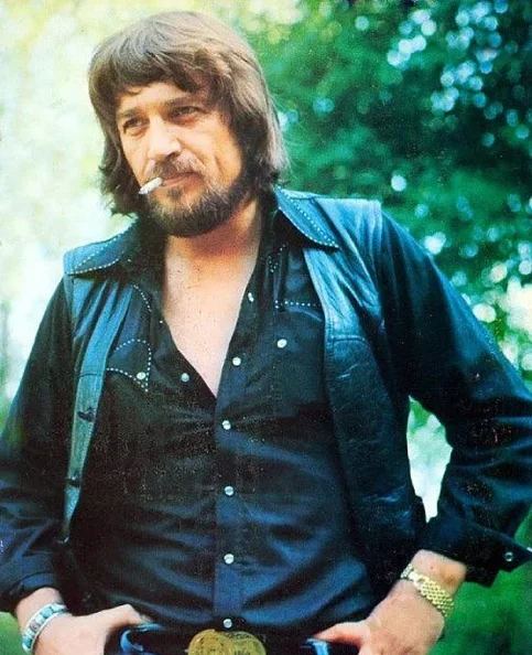 Waylon Jennings - Biography, Age, Net Worth, Career & Family Cost of Becoming
